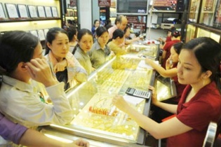Giá vàng giảm nhẹ phiên cuối tuần
