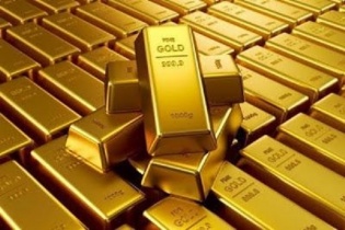 Vàng vuột mốc 1.900 USD/ounce phiên đầu tuần