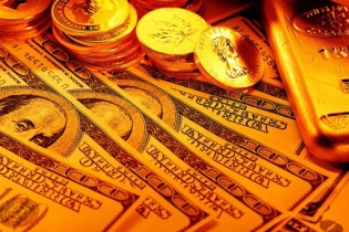 Vàng bất ngờ tăng, nhưng vẫn dưới ngưỡng 1.900 USD/ounce