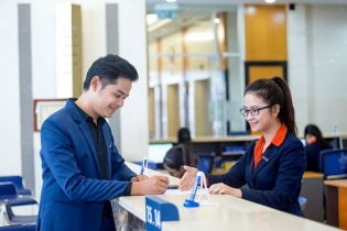 Tranh thủ bán cổ phiếu ngân hàng trước làn sóng niêm yết, chuyển sàn