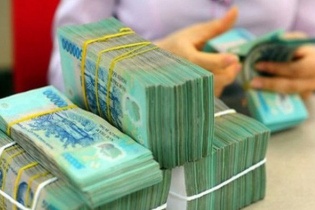 Ngân hàng cạnh tranh hút tiền gửi không kỳ hạn