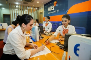 Cha đẻ lãnh đạo VIB chi hơn 200 tỷ đồng mua thêm cổ phiếu