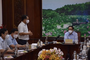 Thủ tướng Phạm Minh Chính kiểm tra công tác phòng chống dịch tại KCN Thuận Đạo