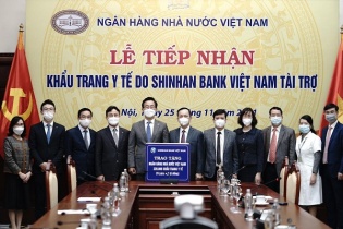 Ngân hàng Shinhan ủng hộ 320.000 khẩu trang y tế cho Ngân hàng Nhà nước
