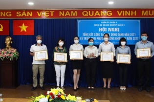 Chi bộ FE CREDIT nhận giấy khen hoàn thành xuất sắc nhiệm vụ 2021 