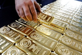 Vàng vượt ngưỡng 1.900 USD/ounce