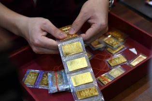 Vàng sớm chạm mốc 2.000 USD/ounce, giá trong nước trên 70 triệu đồng/lượng