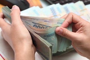 Tiền gửi tiết kiệm tăng khi lãi suất đi lên