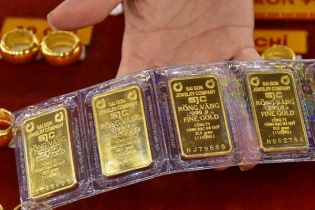 Vàng SJC vẫn cao hơn quốc tế trên 15 triệu đồng/lượng