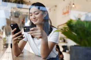 Nếu một ngày chỉ dùng thẻ tín dụng, bạn sẽ tiêu xài ra sao?