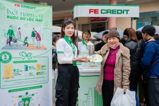 Chuỗi hoạt náo của FE CREDIT: Nhộn nhịp khách hàng đến tư vấn và nhận quà