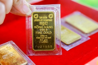 Vàng quốc tế về sát 3.000 USD/ounce, giá vàng SJC đắt hơn thế giới gần 20 triệu đồng/lượng