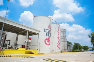 Bia Budweiser tăng gấp đôi công suất sau một thập kỷ tại Việt Nam 