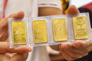 Vàng vẫn trong chiều hướng đi xuống, giá SJC niêm yết 121,7 triệu đồng/tháng