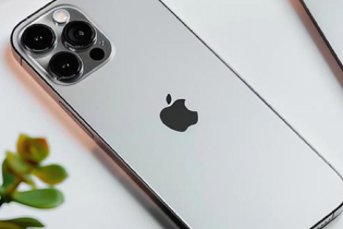 iPhone 16 sẽ có thiết kế mở, cho phép người dùng tự thay pin?