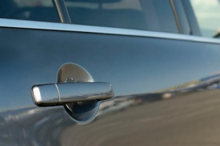 BMW phải bồi thường 1,9 triệu USD cho chủ xe bị cửa hít của X5 kẹp đứt rời ngón tay