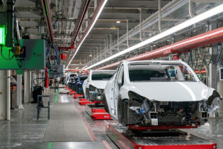 Tesla tạm dừng sản xuất do sự cố mạng toàn cầu của Microsoft
