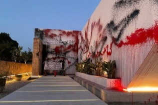 Biệt thự 11 triệu USD của Messi bị phá hoại