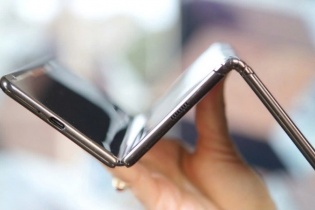 Xiaomi bước chân vào cuộc đua smartphone gập ba