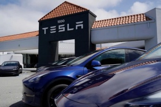 Doanh số Tesla sụt giảm lần đầu tiên sau gần một thập kỷ