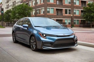 Sản lượng toàn cầu của Toyota tăng trở lại sau một năm