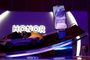 Honor chi 10 tỷ USD để chuyển đổi thành công ty hệ sinh thái AI