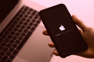 Hàng nghìn người dùng iPhone và Android bị theo dõi gián điệp