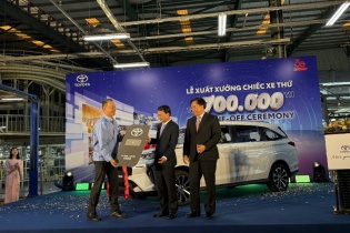  Đánh dấu 30 năm hoạt động, Toyota Việt Nam cán mốc 700.000 xe xuất xưởng
