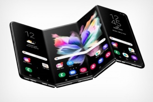 Samsung phát triển smartphone gập bốn