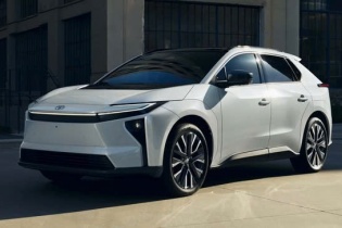 Toyota chính thức đổi tên mẫu xe điện chiến lược