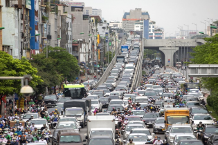 Bloomberg Opinion: Việt Nam tăng trưởng 7%, nhưng còn có thể làm tốt hơn