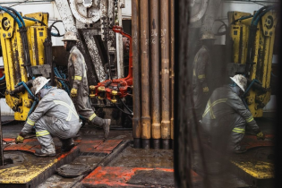 Giá dầu giữ xu hướng giảm khi lo ngại suy thoái kinh tế gia tăng