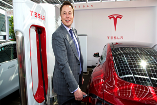 Tesla hạ giá xe điện, cuộc đua mới trên thị trường bắt đầu