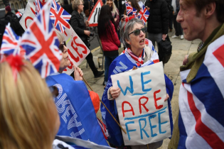 Người dân Anh "quay xe" với Brexit