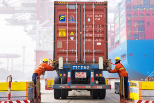Trung Quốc đặt mục tiêu tăng trưởng thấp nhất thập kỷ: Mở ra kỷ nguyên thận trọng