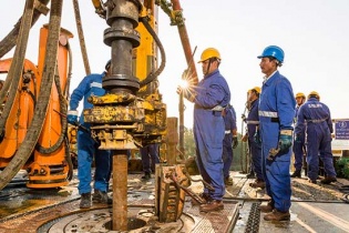 Giá dầu 100 USD/thùng, quốc gia nào sẽ chịu tác động mạnh?