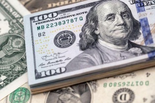 USD suy yếu nhưng vẫn giữ “ngôi vương”