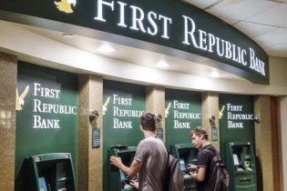 “Drama” tại hệ thống ngân hàng Mỹ tiếp diễn: Cổ phiếu First Republic giảm 90% 