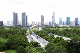 Muốn tăng trưởng đột biến, TP.HCM phải tăng tổng cầu và dồn lực đầu tư