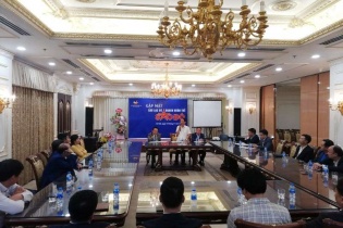 Doanh nhân Vũ Văn Tiền chuyển giao chức Chủ tịch Câu lạc bộ Sao Đỏ cho doanh nhân Nguyễn Cảnh Hồng