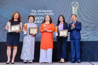 Hai nữ doanh nhân Nguyễn Thị Nga và Thái Hương cùng đoạt giải WEPs