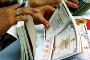 Phát hành TPDN tháng 8 sụt giảm, một số doanh nghiệp bắt đầu khó khăn trả nợ
