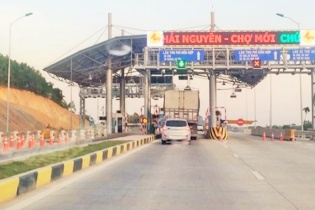 Doanh nghiệp kiến nghị có quy định tạm dừng thu phí các đoạn cao tốc xuống cấp