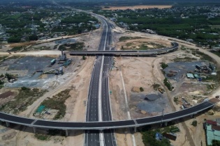 Thách thức tăng trưởng của Việt Nam trong bối cảnh toàn cầu lãi suất cao, chi phí tăng