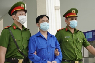 Chiêu trò thổi giá chứng khoán tăng gấp 30 - 40 lần của cựu Chủ tịch Louis Holdings