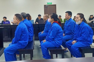 Mua nhiều xe ô tô "lậu", làm giả giấy tờ để chiếm đoạt tiền của ngân hàng