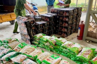 Hà Giang: Thu giữ gần 30 tấn thực phẩm trôi nổi, chuẩn bị “tuồn” ra thị trường