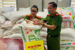 Khởi tố 4 đối tượng kinh doanh gạo giả nhãn hiệu Gạo ST25 Ông Cua