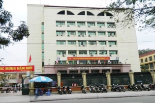 “Cò mồi” dụ bệnh nhân từ cổng bệnh viện về phòng khám “chui”