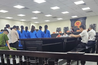 Bản án nghiêm khắc cho 19 đối tượng lừa đảo đầu tư chứng khoán quốc tế